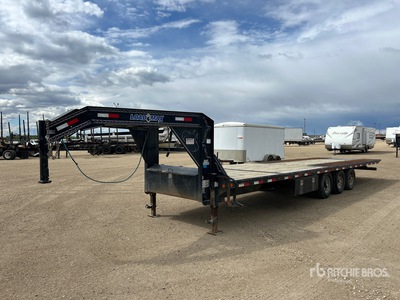 2017 Load Trail GE0230073 30 ft Tri/A Gooseneck Tilt Deck Trailer