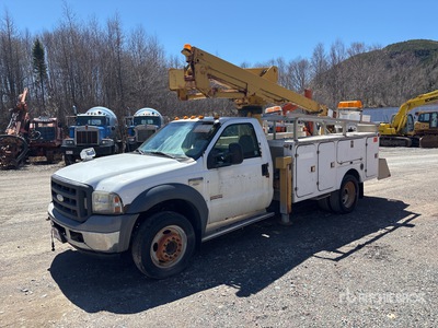 2004 Versalift SST37ENH 350 lb on 2005 Ford F-550 4x2 mobiele kraan