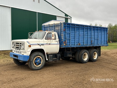 1975 GMC 6500 8x2 穀物用トラック