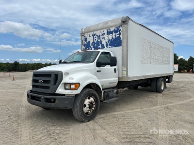 2013 Ford F-750 XL 4x2 Van Truck
