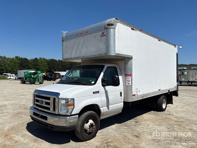 2016 Ford E-450 4x2 Moving バントラック