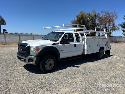 2016 Ford F-550 XL 4x4 Extended Cab Utility Truck