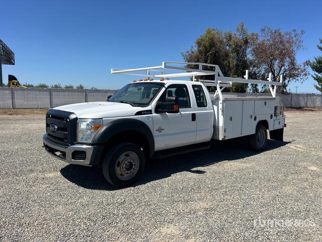 2016 Ford F-550 XL 4x4 Extended Cab Utility Truck