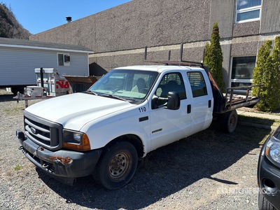 2001 Ford F-250 4x2 Crew Cab Flatbed Truck