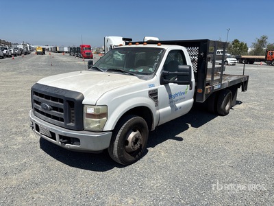 2008 Ford F-350 XL 4x2 شاحنة مسطحة