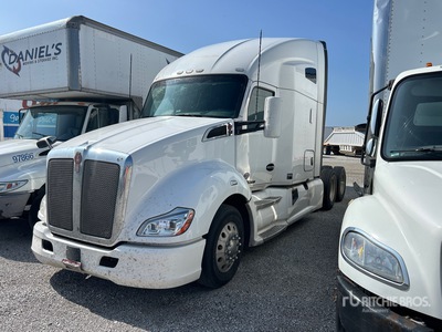 2019 Kenworth T680 6x4 Cabeza Tractora Cabina Dormitorio (Inoperable)