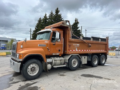 2006 Mack CHN613 8x4 Twin-Steer T/A Dump Truck