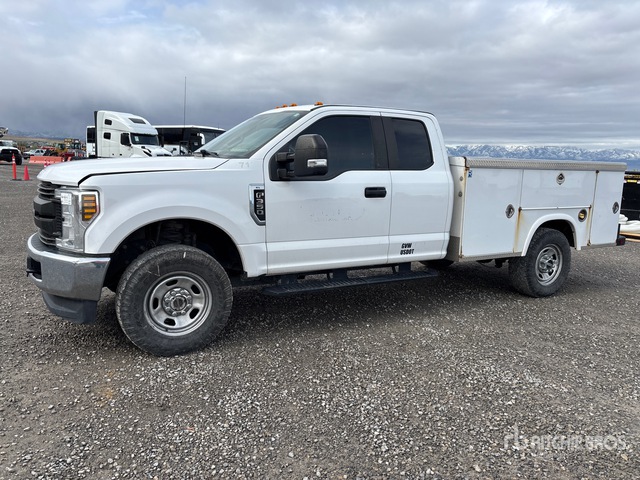 2019 Ford F-350 XL 4x4 Extended Cab Utility Truck