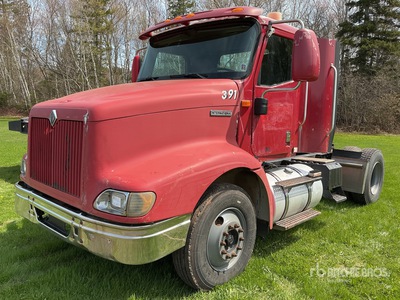 2001 International 9100 4x2 S/A Day Cab Truck Tractor