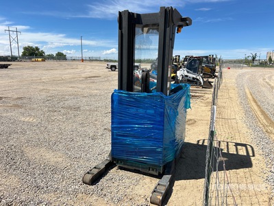 Crown 5200 3500 lb Order picker (Inoperable)