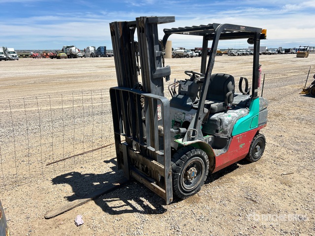 Mitsubishi FG25N 4500 lb Pneumatic Tire Forklift (Inoperable)