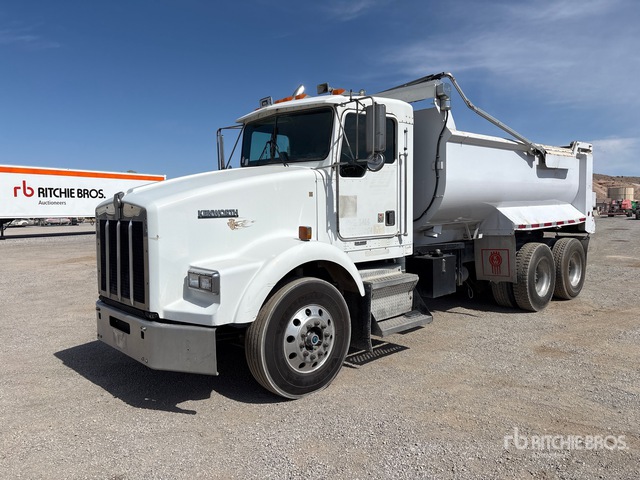 2000 Kenworth T800B 6x4 T/A Dump Truck