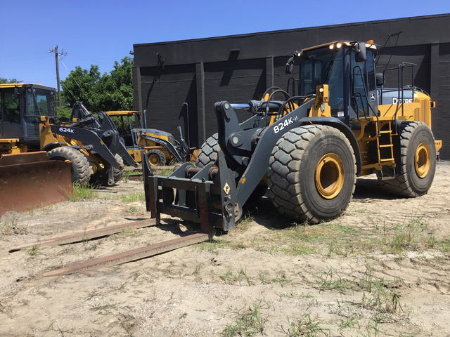 2015 John Deere 824K Wheel Loader