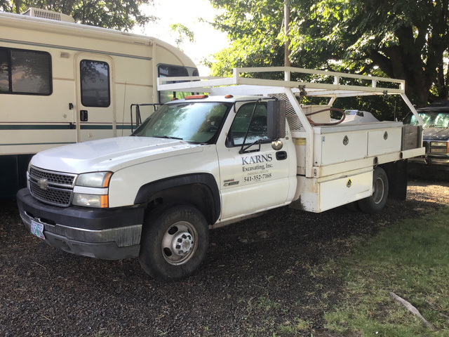 2005 Chevrolet Silverado 3500 Flatbed Truck