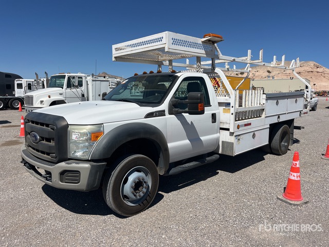 2016 Ford F-550 XL 4x2 Flatbed Truck