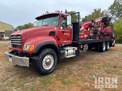 Fassi F410A.24 Knuckle Boom on 2004 Mack CV713 8x4 Crane Truck