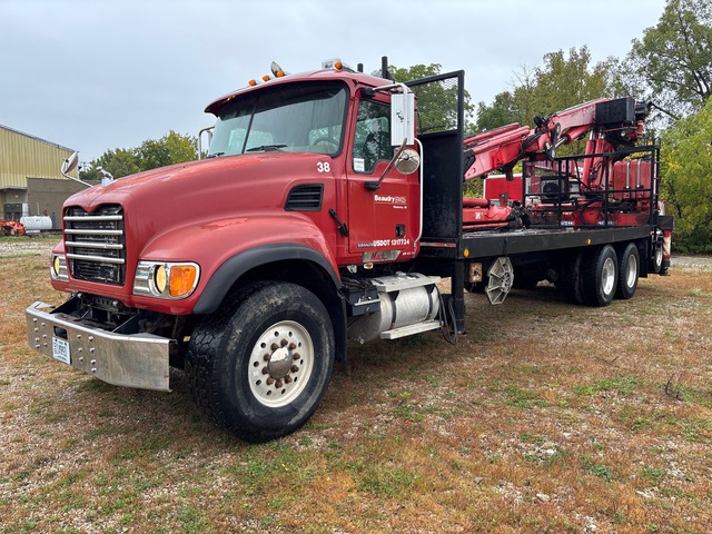 Fassi F410A.24 Knuckle Boom on 2004 Mack CV713 8x4 Boom Truck