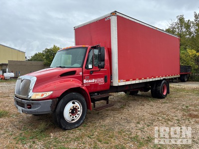 2002 International 4300 4x2 Van Truck