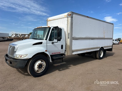 2004 International 4300 SBA 4x2 Van Truck