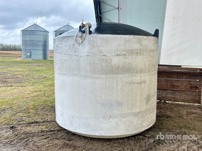 1500 gal Poly Water Tank