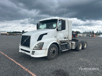 2014 Volvo VNL300 6x4 Cabeza Tractora Cabina Corta