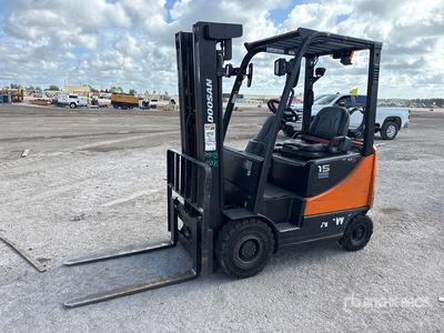 2020 Doosan G15S-5 2700 lb Pneumatic Tire Forklift