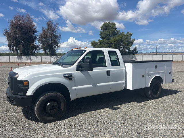 2009 Ford F-350 4x4 Extended Cab Utility Truck