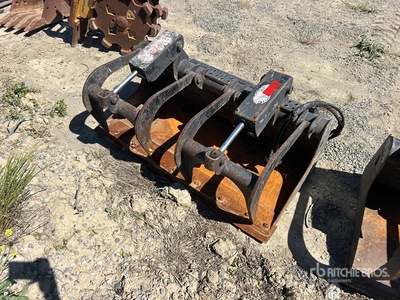 Bobcat 62 in General Purpose Skid Steer Grapple Bucket