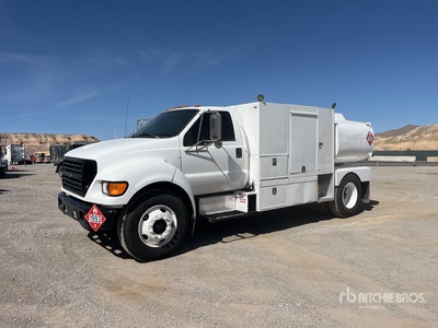 2000 Ford F-650 4x2 Camion de lubrification