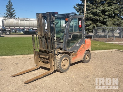 2016 Toyota 8FG30 5750 lb Pneumatic Tire Forklift