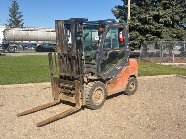 2016 Toyota 8FG30 5750 lb Pneumatic Tire Forklift