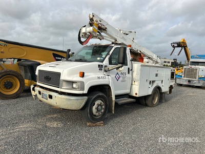 Altec AT370 37 ft on 2005 Chevrolet C5500 4x2 Bucket Truck
