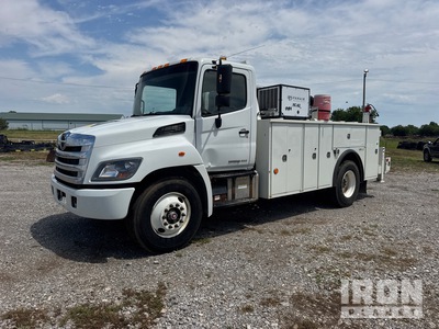 2017 Hino 338 4x2 Service Truck