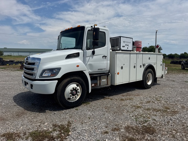 2017 Hino 338 4x2 Service Truck
