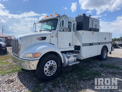 2015 Peterbilt 337 4x2 Camion de service