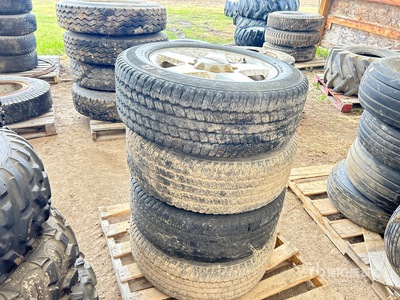 Quantity of (4) Goodyear LT265/60R20 Neumáticos
