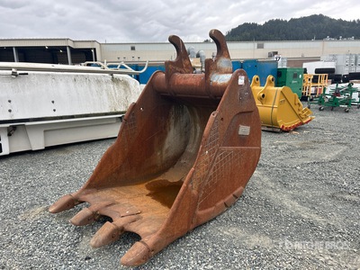Finning 44 in Q/C Digging Excavator Bucket