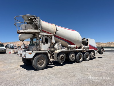 2005 Oshkosh S Series 14x6 Front Discharge Mixer Truck
