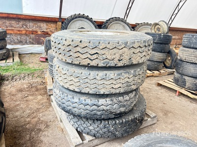Quantity of (4) Bridgestone 11R24.5 を見 Tires