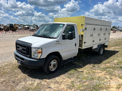 2017 Ford E-450 4x2 8 Bay Refrigerated Beverage Truck