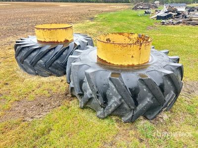 Quantity of (2) United 24.5-32 を見 Tires