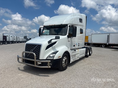 2020 Volvo VNL 6x4 Ciągnik siodłowy T/A z kabiną sypialną