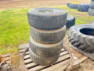 Quantity of (4) Toyo 255/70R16 を見 Tires