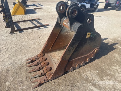 Rockland 30 in Digging Excavator Bucket - Fits John Deere 160G