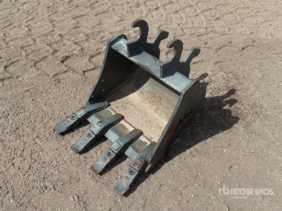 Tag 18 in Digging Excavator Bucket - Fits John Deere 17G