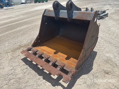 Paladin 60 in Digging Excavator Bucket - Fits John Deere 180/210/245G