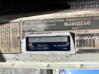 2000 International 4x2 S/A Dump Truck