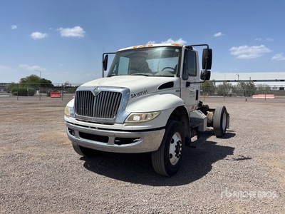 2008 International Durastar 4400 4x2 S/A Day Cab Truck Tractor