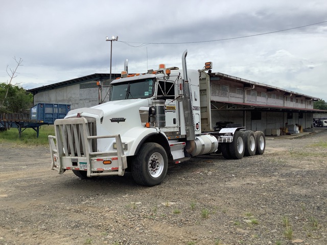 2007 Kenworth T800 8x6 Sleeper Truck Tractor
