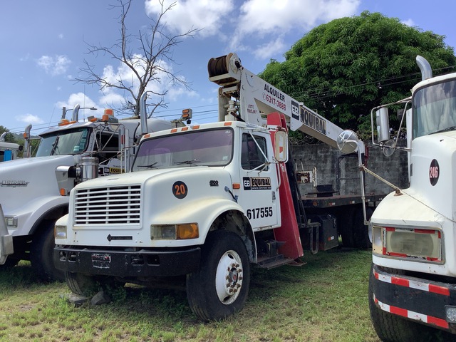 Straight Boom on  2000 International 4700 4x2 Boom Truck (Inoperable)